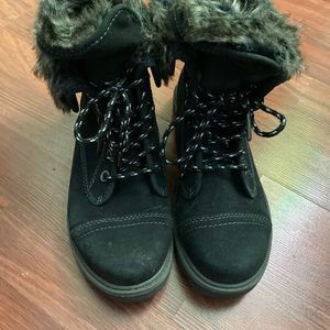 Roxy short fur boots